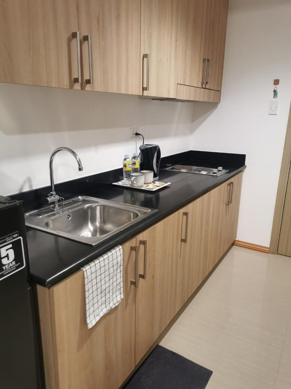 L&B Condo-Cozy And Peaceful 1 Bedroom Near Moa With Wifi, Netflix And Parking *
